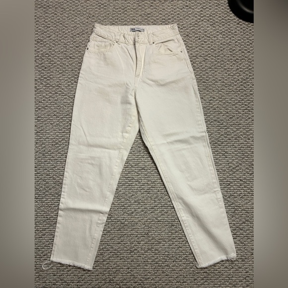 ZARA WHITE DENIM JEANS - Picture 3 of 4